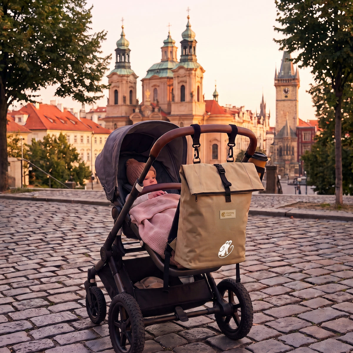 Monkey Mum® Keper nahrbtnik za otroški voziček – Puščavski pesek
