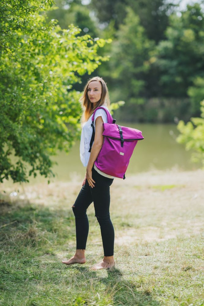 Monkey Mum® Integriran softshell nahrbtnik za nosilko Carrie - Sočna malina