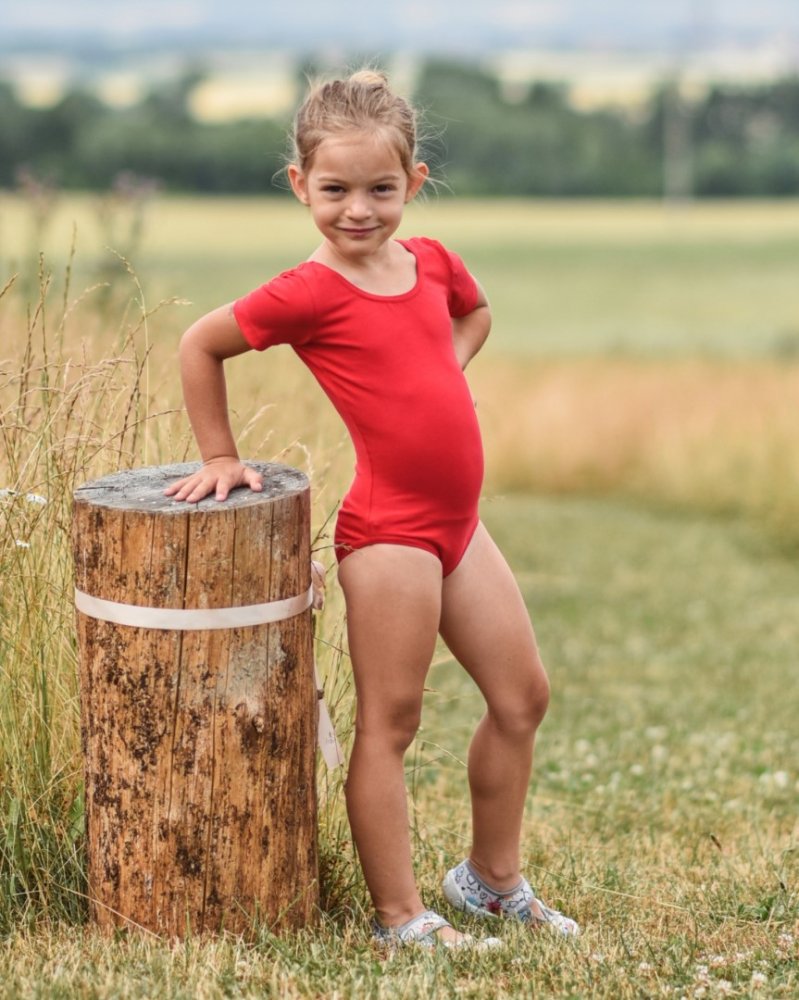 Dekliški dres za balet, gimnastiko, rdeč